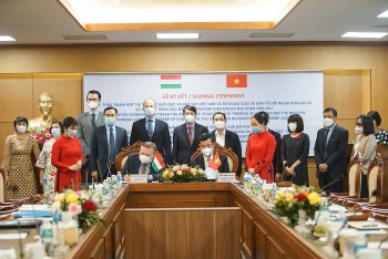 Việt Nam - Hungary ký kết hợp tác nhằm phát triển sâu, rộng trong lĩnh vực giáo dục