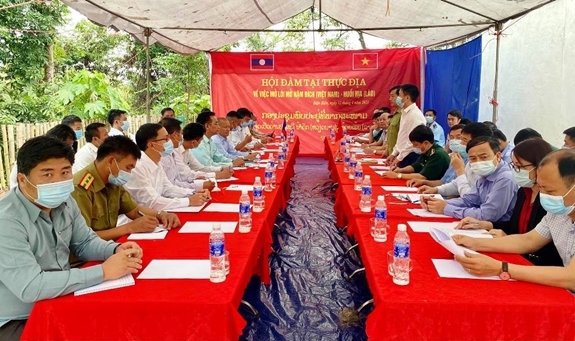 Hội đàm mở lối mở khu vực mốc 65 biên giới Việt - Lào tạo thuận lợi cho nhân dân hai nước lưu thông