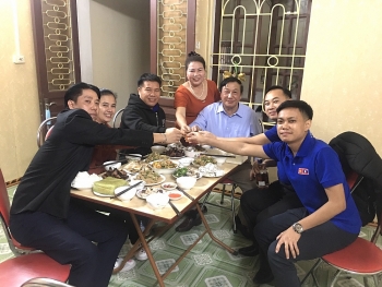400 luu hoc sinh lao duoc nguoi viet nhan lam con nuoi tai thi xa son tay ha noi