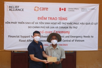 Hỗ trợ tiền mặt phục vụ sinh hoạt cho 246 hộ dân bị ảnh hưởng bão lụt tại tỉnh Quảng Trị