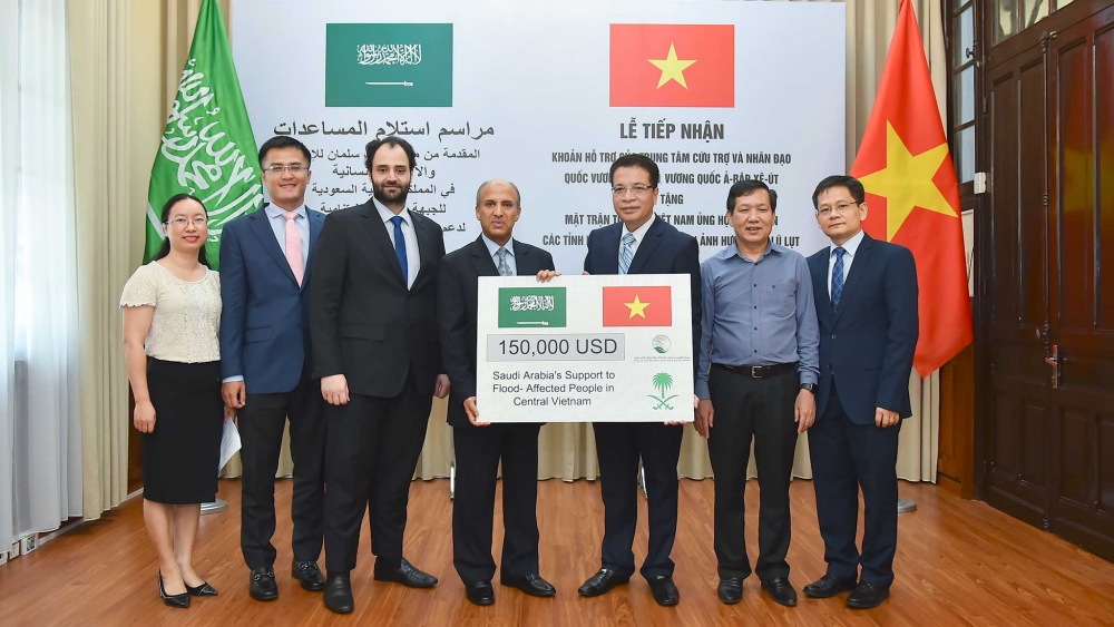 Trung tâm Cứu trợ và Nhân đạo Quốc vương Salman ủng hộ 150.000 USD cho các tỉnh miền Trung