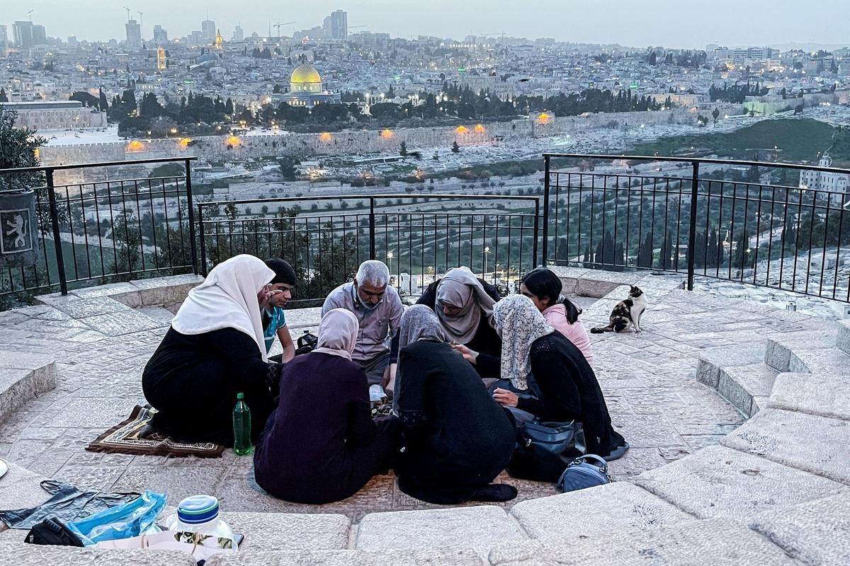 Hình ảnh những tín đồ Hồi giáo trên khắp thế giới đón tháng lễ Ramadan