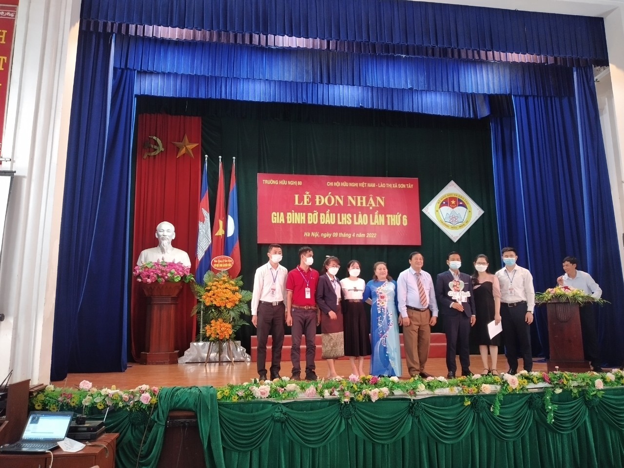 90 lưu học sinh Lào được gia đình người Việt nhận làm con nuôi