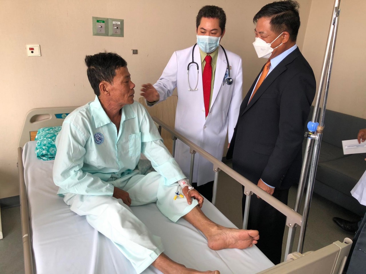 Vun đắp quan hệ hữu nghị, hợp tác Việt Nam – Campuchia qua các hoạt động khám chữa bệnh