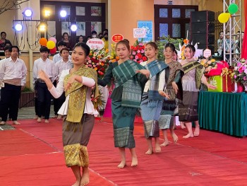 Lưu học sinh Lào tại trường Hữu nghị 80 vui đón tết cổ truyền Bunpimay