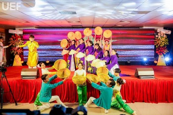 Hội thi văn nghệ Việt – Trung: tạo cầu nối giao lưu, gắn kết sinh viên ngành ngôn ngữ Trung Quốc Hội thi văn nghệ Việt – Trung: tạo cầu nối giao lưu, gắn kết sinh viên ngành ngôn ngữ Trung Quốc