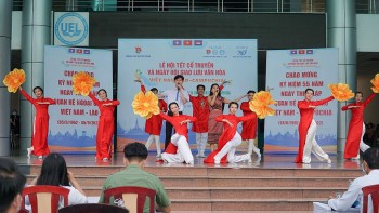 3.000 sinh viên Việt Nam - Lào - Campuchia tại TP.HCM giao lưu văn hoá và đón Tết cổ truyền 3.000 sinh viên Việt Nam - Lào - Campuchia tại TP.HCM giao lưu văn hoá và đón Tết cổ truyền