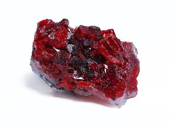 Trưng bày viên hồng ngọc nặng 2,8kg