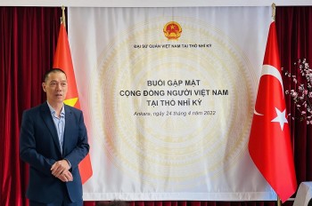 dai su quan viet nam tai tho nhi ky gap mat ba con kieu bao