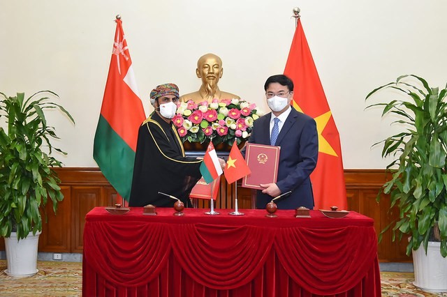 Việt Nam-Oman ký hiệp định miễn thị thực
