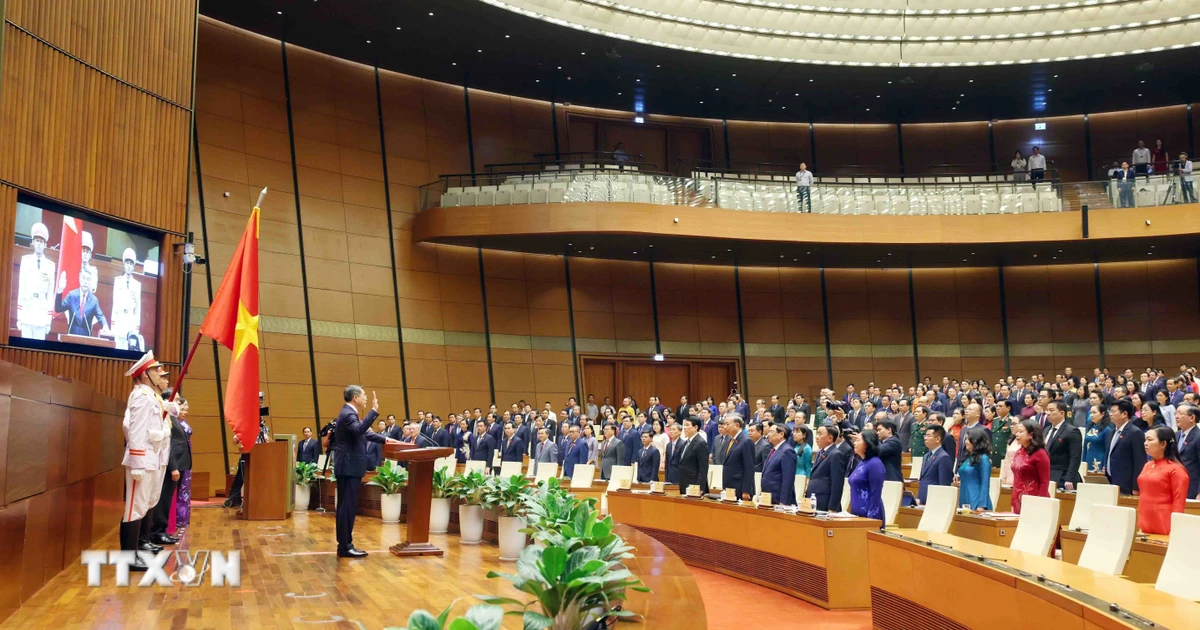 Thủ tướng Lê Minh Hưng thực hiện nghi lễ tuyên thệ nhậm chức