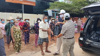 Nghĩa đồng bào giữa tâm dịch tại tỉnh Preah Sihanouk (Campuchia) Nghĩa đồng bào giữa tâm dịch tại tỉnh Preah Sihanouk (Campuchia)