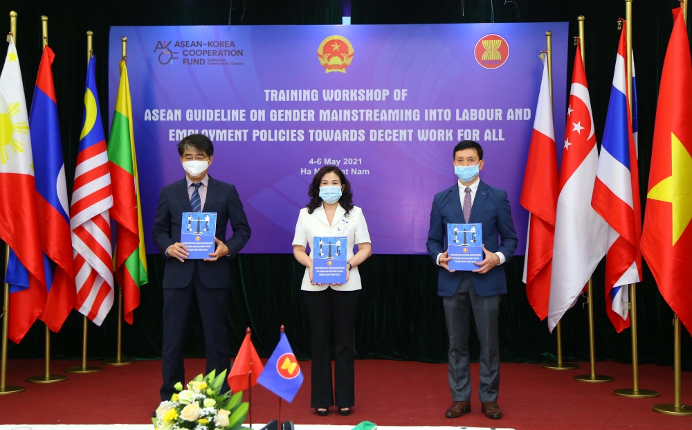Ra mắt Hướng dẫn ASEAN về lồng ghép giới trong chính sách lao động và việc làm