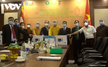 Giáo hội Phật giáo Việt Nam trao tặng 100 máy thở và 50 máy tạo oxy cho nhân dân Ấn Độ