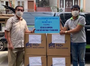 ALOV tặng 30.000 khẩu trang cho kiều bào tại Lào, Campuchia, Thái Lan