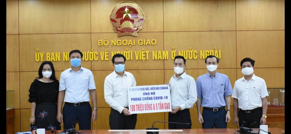 Doanh nhân Việt kiều Nguyễn Hoài Bắc ủng hộ 100 triệu đồng, 5 tấn gạo cho người dân trong vùng dịch