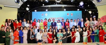 Cộng đồng người Việt tại Séc kỷ niệm 47 năm ngày Giải phóng miền Nam thống nhất đất nước Cộng đồng người Việt tại Séc kỷ niệm 47 năm ngày Giải phóng miền Nam thống nhất đất nước