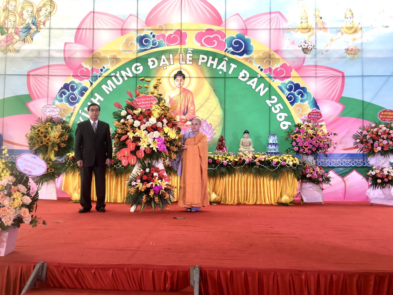 Hội liên lạc với người Việt Nam ở nước ngoài tham dự Đại lễ Phật đản tại chùa Khê Nữ