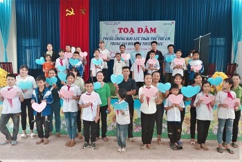 Phòng chống bạo lực thân thể trẻ em trong gia đình và trường học Phòng chống bạo lực thân thể trẻ em trong gia đình và trường học