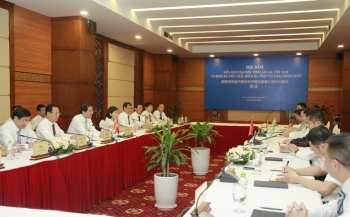 Hội đàm giữa Đoàn đại biểu tỉnh Lào Cai và Đoàn đại biểu châu Hồng Hà