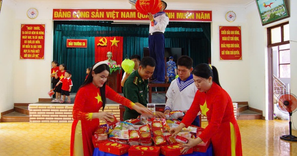 Trường Sa rộn ràng chuẩn bị Tết Thiếu nhi Trường Sa rộn ràng chuẩn bị Tết Thiếu nhi