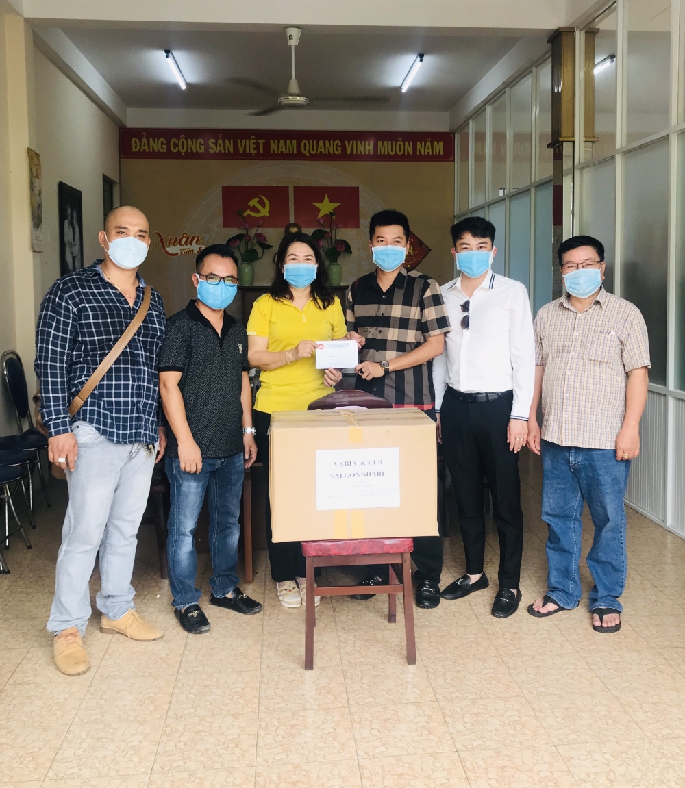 VKBIA và “Saigon Share” tặng vật tư y tế giúp TP.HCM chống dịch Covid-19