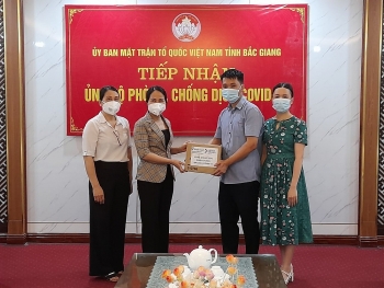 IrishAid và Helen Keller Việt Nam hỗ trợ vật tư y tế cho các địa phương phòng chống COVID-19