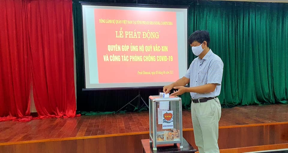 Cộng đồng người Việt tại Preah Sihanouk (Campuchia) ủng hộ Quỹ vaccine phòng COVID-19