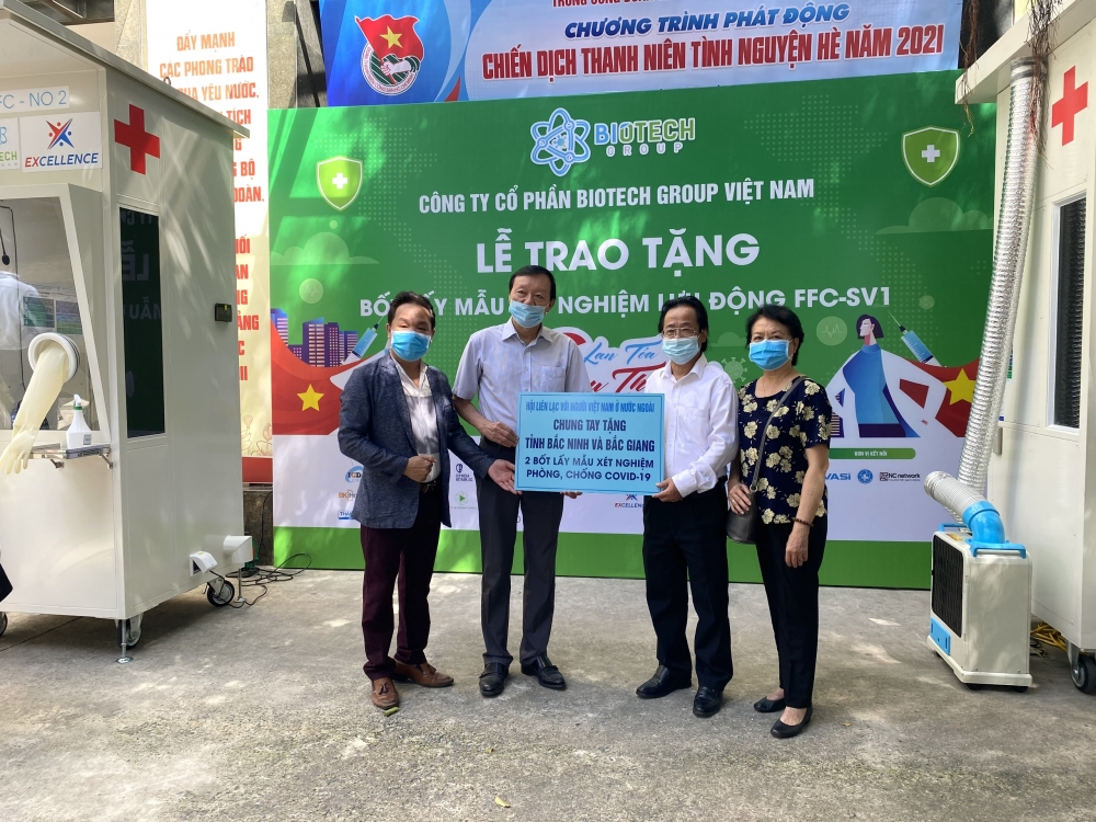 Biotech Việt Nam, VASI, ALOV tặng tỉnh Bắc Ninh, Bắc Giang bốt lấy mẫu xét nghiệm di động