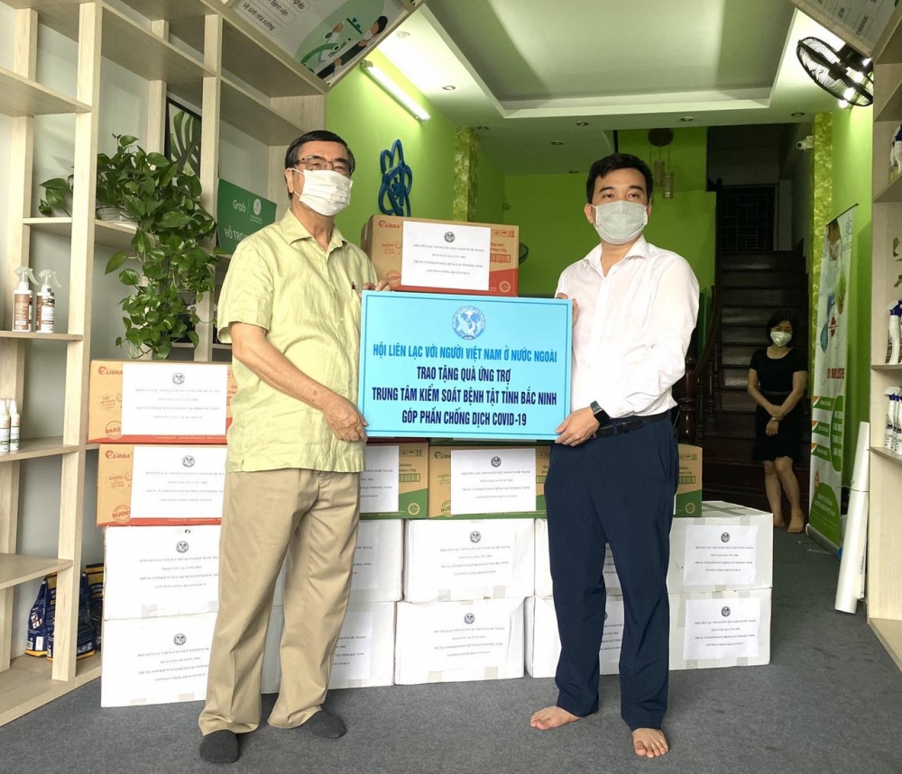 Biotech Việt Nam, VASI, ALOV tặng tỉnh Bắc Ninh, Bắc Giang bốt lấy mẫu xét nghiệm di động