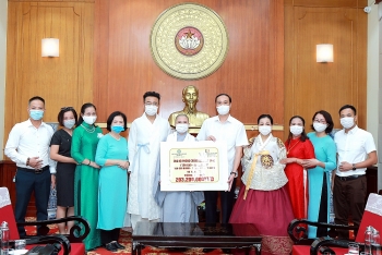 Đoàn Phật giáo Việt Nam tại Hàn Quốc và CLB họ Phan tại Hà Nội ủng hộ Quỹ vaccine Covid-19