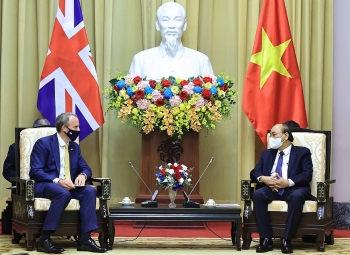 Bộ trưởng Bộ Ngoại giao và Phát triển Anh ấn tượng trước những thành tựu kiểm soát dịch Covid-19 của Việt Nam Bộ trưởng Bộ Ngoại giao và Phát triển Anh ấn tượng trước những thành tựu kiểm soát dịch Covid-19 của Việt Nam