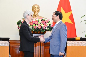 Hoa Kỳ coi trọng quan hệ Đối tác toàn diện, nhất quán ủng hộ một Việt Nam giàu mạnh Hoa Kỳ coi trọng quan hệ Đối tác toàn diện, nhất quán ủng hộ một Việt Nam giàu mạnh