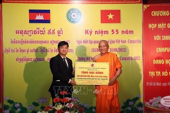 Tặng học bổng trị giá 500 triệu cho lưu học sinh Campuchia tại TP.HCM