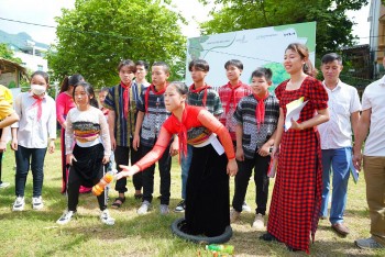 600 trẻ em, giáo viên huyện Mai Châu (Hoà Bình) tham dự “Ngày hội Bảo vệ môi trường” 600 trẻ em, giáo viên huyện Mai Châu (Hoà Bình) tham dự “Ngày hội Bảo vệ môi trường”
