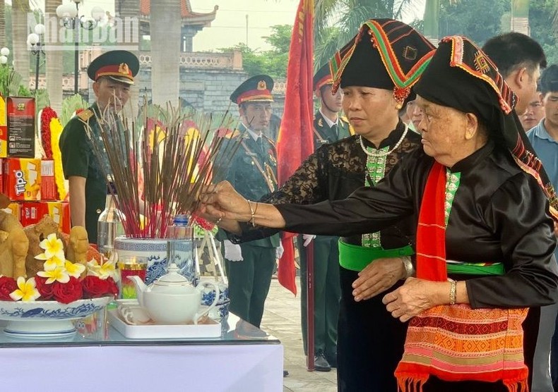 Truy điệu, an táng 8 hài cốt liệt sĩ quân tình nguyện Việt Nam hy sinh tại Lào ảnh 2