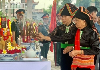 Truy điệu, an táng 8 hài cốt liệt sĩ quân tình nguyện Việt Nam hy sinh tại Lào