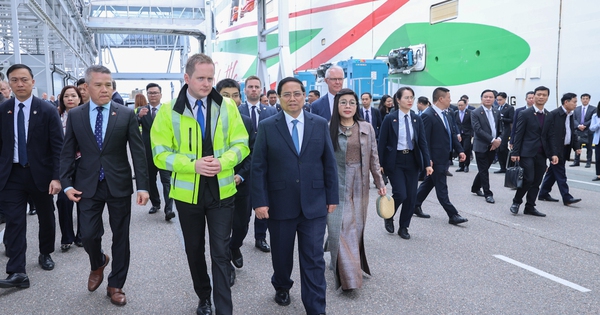 Thủ tướng thăm cảng biển hàng đầu vùng Baltic và tìm hiểu kinh nghiệm phát huy giá trị di sản ở Estonia