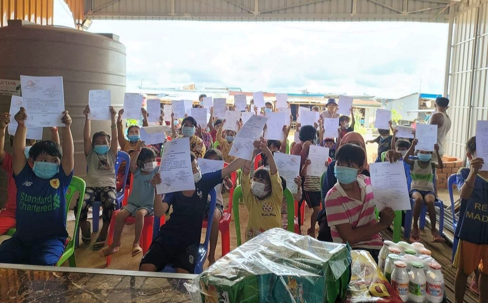 Chính quyền TP Kampong Chhnang (Campuchia) cấp giấy chứng sinh cho 420 trẻ em gốc Việt