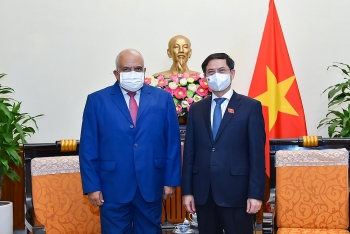 Tiếp tục củng cố và thắt chặt hơn nữa quan hệ hữu nghị truyền thống đặc biệt Việt Nam - Cuba Tiếp tục củng cố và thắt chặt hơn nữa quan hệ hữu nghị truyền thống đặc biệt Việt Nam - Cuba