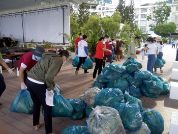 Doanh nghiệp kiều bào hỗ trợ 25 tấn rau củ quả và 1200 sản phẩm nước mắm cho người dân TP.HCM Doanh nghiệp kiều bào hỗ trợ 25 tấn rau củ quả và 1200 sản phẩm nước mắm cho người dân TP.HCM