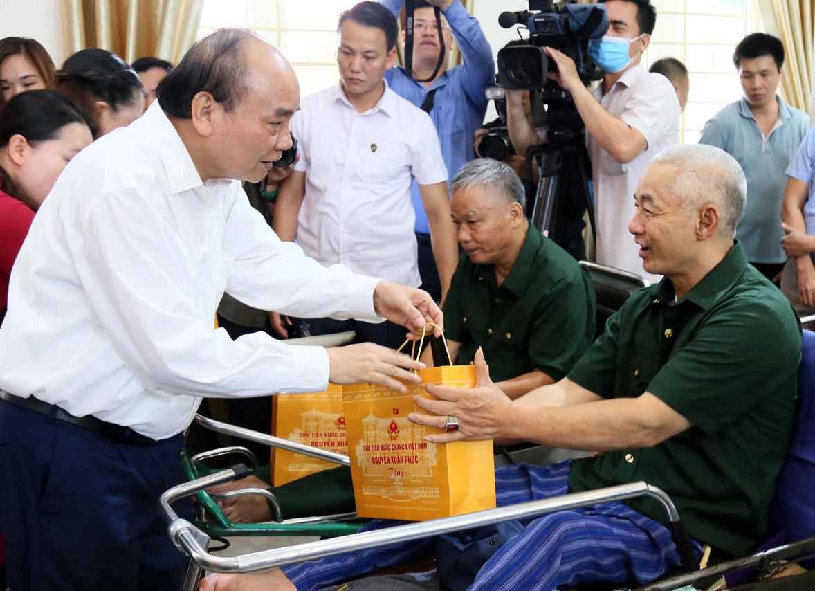 Chủ tịch nước thăm, tặng quà các thương binh tại Bắc Ninh - Ảnh 1.