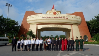 Lãnh đạo Toà án nhân dân tối cao Lào thăm và làm việc tại Việt Nam