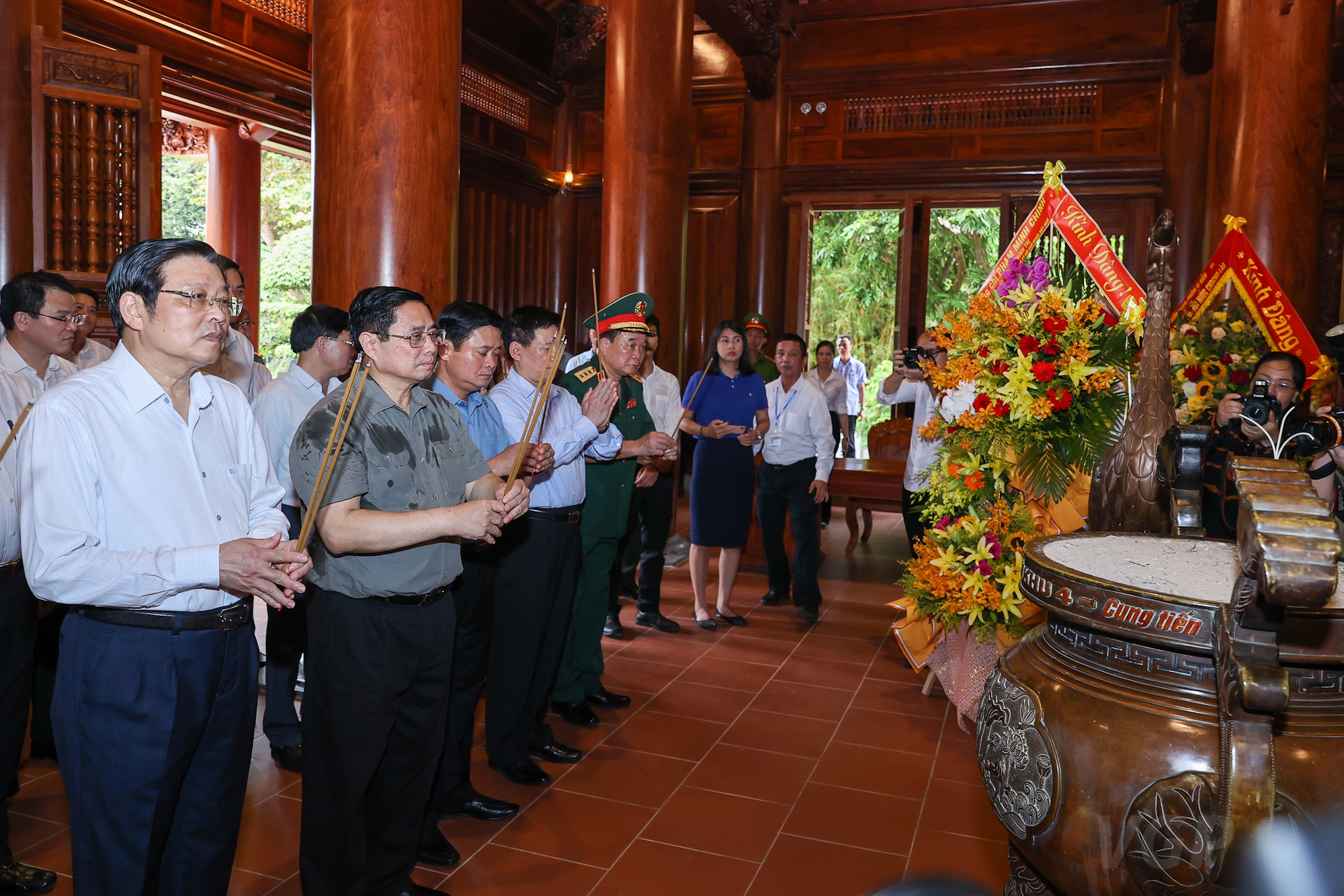 Thủ tướng dâng hương tưởng niệm Chủ tịch Hồ Chí Minh, tri ân anh hùng, liệt sĩ tại các ‘địa chỉ đỏ’ ở Nghệ An - Ảnh 3.