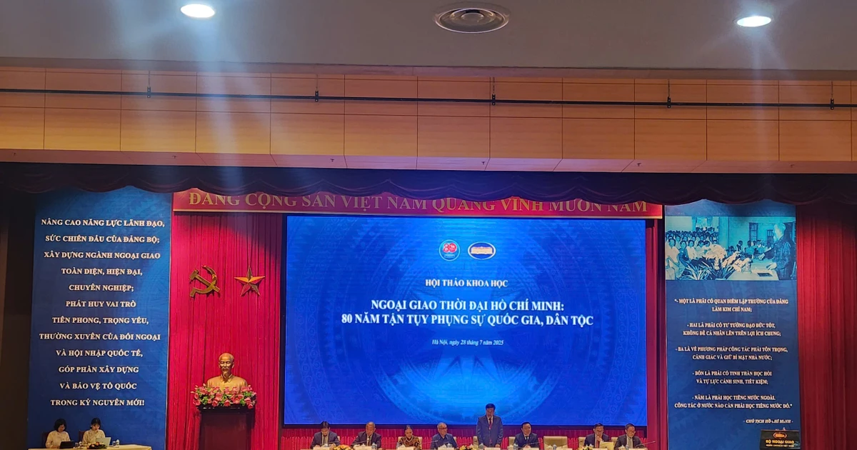 Ngoại giao thời đại Hồ Chí Minh: 80 năm tận tụy phụng sự quốc gia, dân tộc
