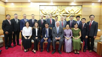 Hội Hữu nghị Việt - Nga trao kỉ niệm chương cho 10 cán bộ Liên bang Nga tại Việt Nam