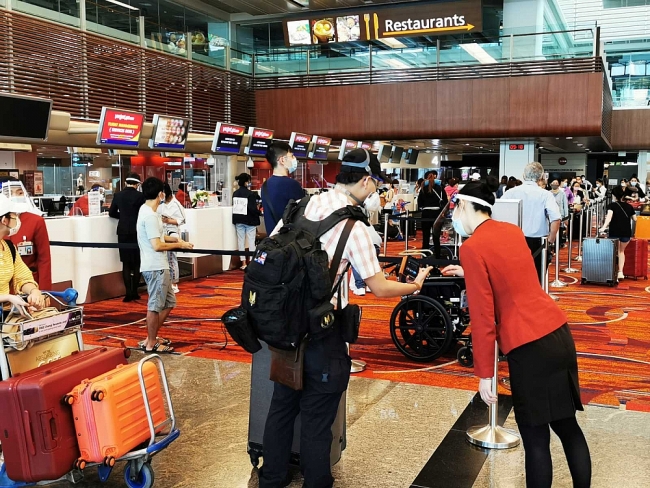 Đưa hơn 240 công dân Việt Nam từ Singapore về nước