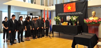 Người Việt tại các nước tổ chức trọng thể Lễ viếng nguyên Tổng Bí thư Lê Khả Phiêu