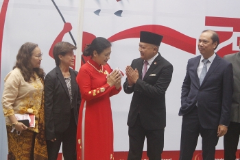 ky niem 75 nam ngay quoc khanh nuoc cong hoa indonesia