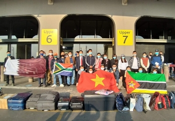 dua 830 cong dan viet nam tu hoa ky trung dong chau phi ma cao ve nuoc